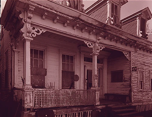 GalvestonBoardingHousePorch1973